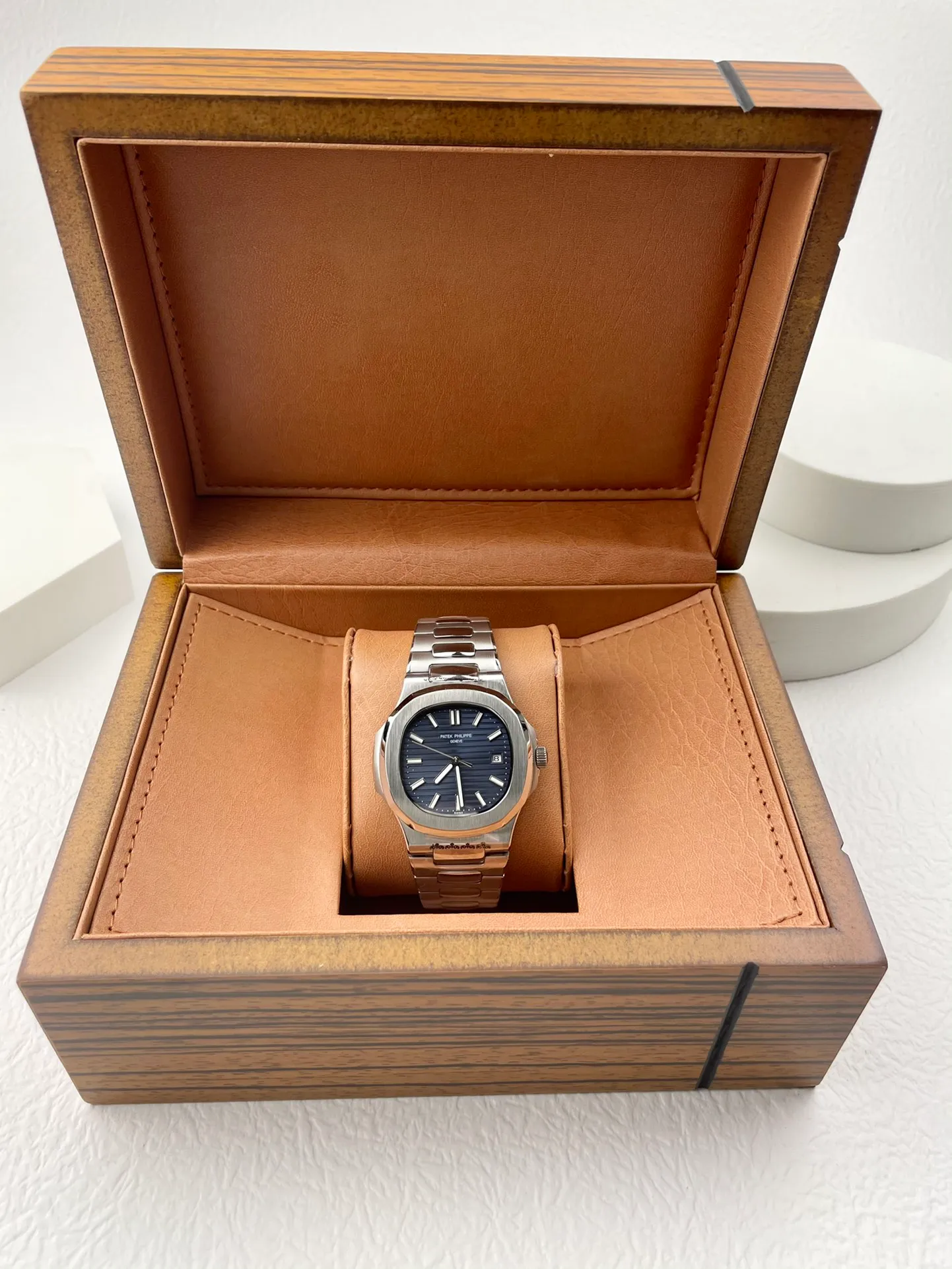 【High-end replica】💰1240! Patek Philippe Nautilus Series ♠Material: 316 stainless steel ♠Lens: sapphire glass ♠Movement: top fully automatic imported Citizen 8215 machinery ♠Size: 42mm diameter 2021 "Men's Preferred Model" Exquisite text three-dimensional sense - Nautilus [Exclusive real photo] Top-level creation, exquisite quality, excellent temperament Type: boutique men's watch (top-level) exquisite quality! !